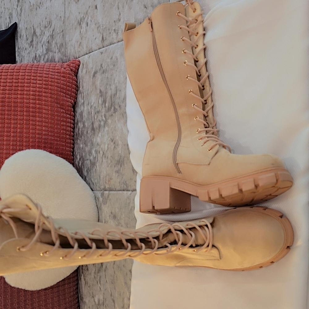 Stylish Tan Lace-Up Women's Boots - Picture 3 of 4